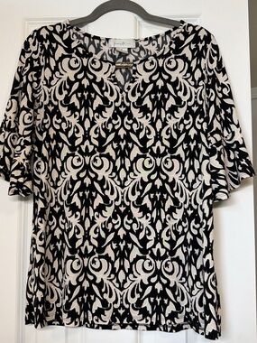 Emma & Olive Black and White Printed Short-Sleeve Top